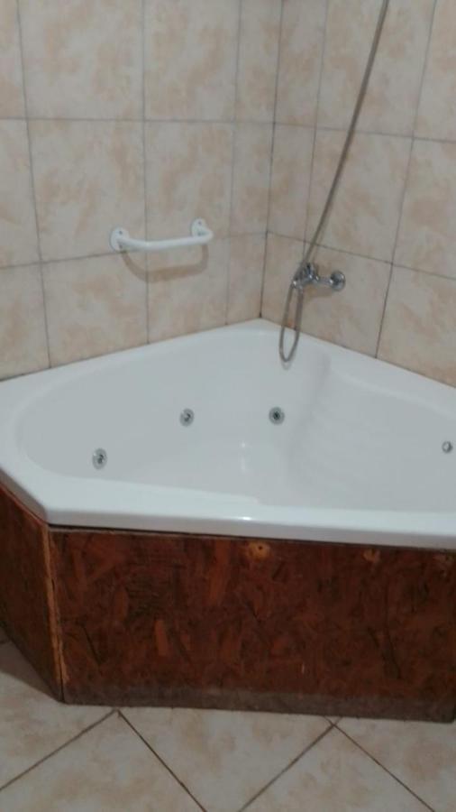 Bardas Del Limay Dormi-Con Hidromasaje - Totalmente Equipado Plottier Zewnętrze zdjęcie